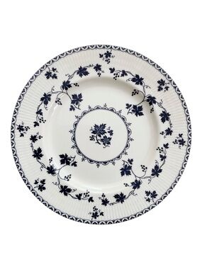 Royal Doulton Yorktown TC1013 Dinner Plate 10.5” England